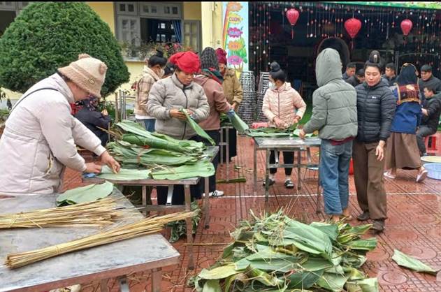 HOẠT ĐỘNG TRẢI NGHIỆM GÓI BÁNH CHƯNG ĂN TẤT NIÊN CHO HỌC SINH
